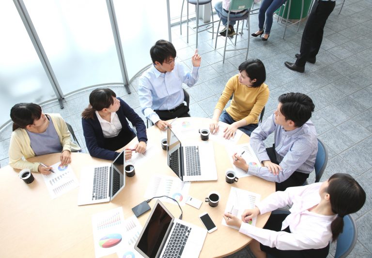 ホームページは制作会社だけで作るものではなくサードパーティーを巻き込むことも重要