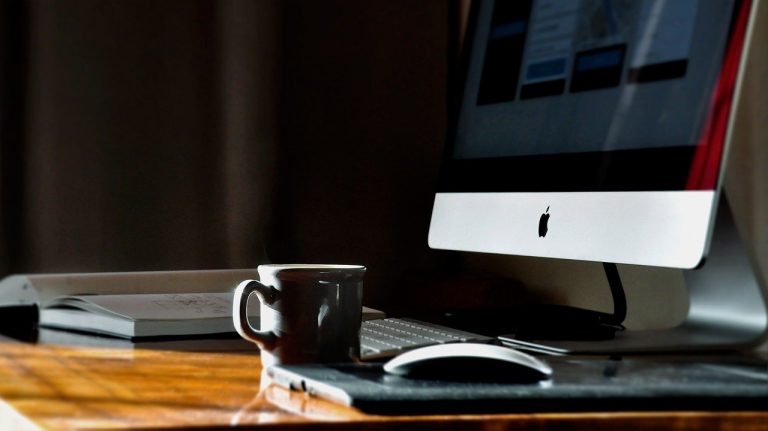 ホームページ制作において無料写真素材を使用すべきでない3つの理由