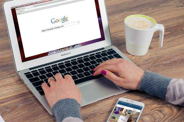 ホームページの運用はSEO対策とCVRの向上の2つの側面から考えましょう