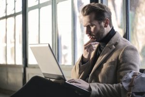 公開直後のホームページが検索結果に表示されない理由
